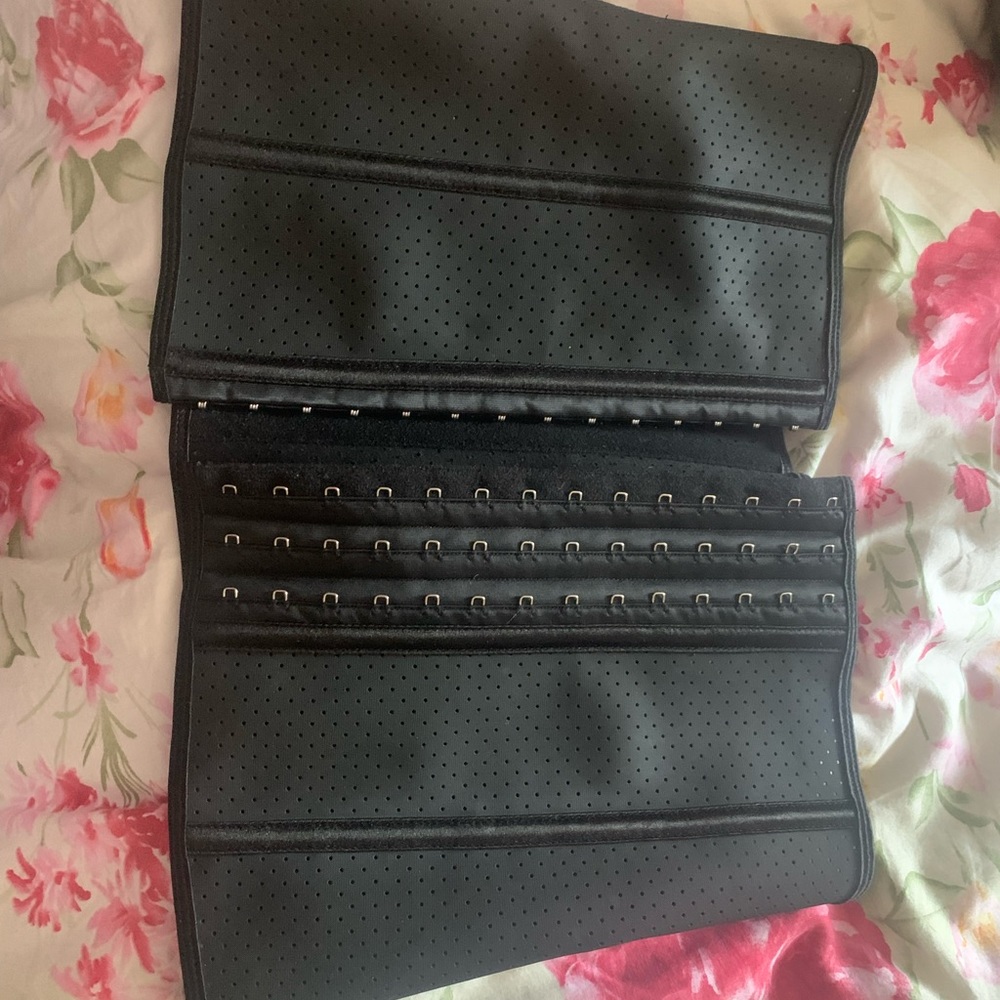 Black size XL waist trainer